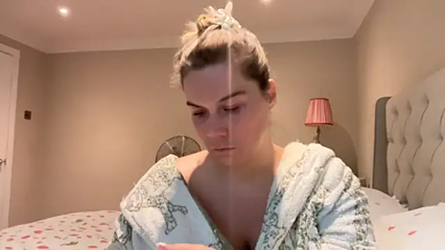 Snapshot of erincheshire chatting on June 12, 5:23 pm erincheshire online show from June 12, 5:23 pm