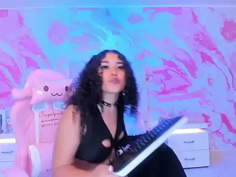 Snapshot of victoria_rosee1 chatting on June 17, 4:59 am victoria rosee1 online show from June 17, 4:59 am