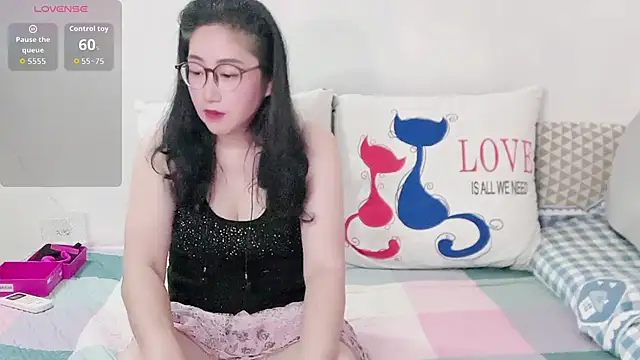 Snapshot of alisa-baby-666 chatting on June 11, 1:42 pm alisa-baby-666 online show from June 11, 1:42 pm