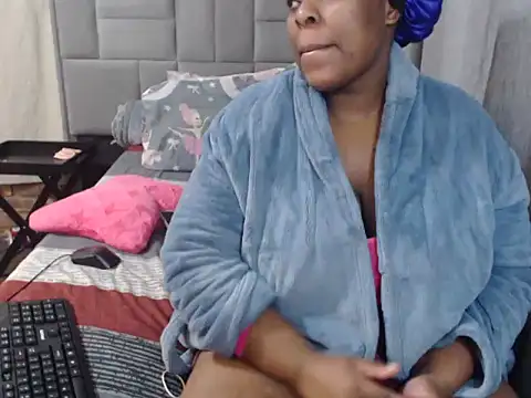 Snapshot of Wifey_Amanda chatting on July 7, 7:23 am Wifey Amanda online show from July 7, 7:23 am