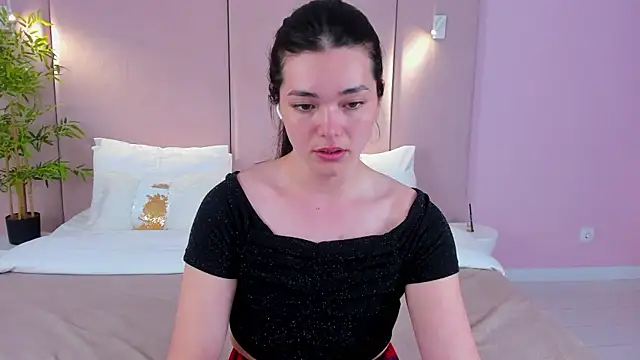 Snapshot of MaddieMeyer chatting on July 7, 6:47 am MaddieMeyer online show from July 7, 6:47 am