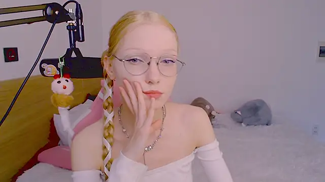 Snapshot of blush chatting on July 5, 8:43 am blush online show from July 5, 8:43 am