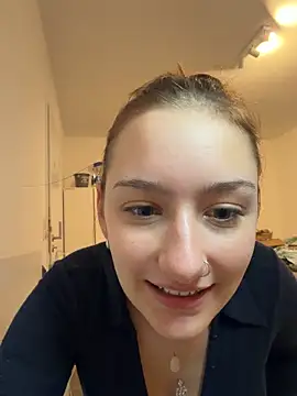 Snapshot of Violet_Velvet chatting on June 14, 8:33 pm Violet Velvet online show from June 14, 8:33 pm