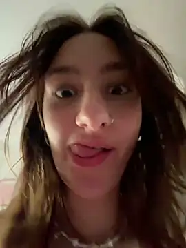 Snapshot of Violet_Velvet chatting on June 18, 6:23 pm Violet Velvet online show from June 18, 6:23 pm