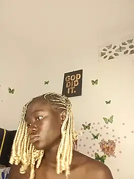 Snapshot of petiteebony254 chatting on June 15, 5:20 am petiteebony254 online show from June 15, 5:20 am