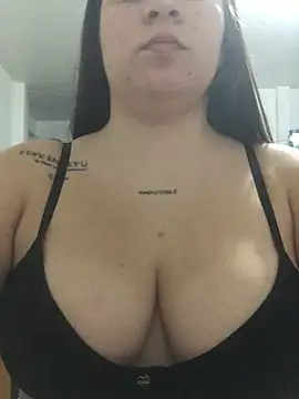 Snapshot of DulceCerezita chatting on June 23, 4:32 am DulceCerezita online show from June 23, 4:32 am