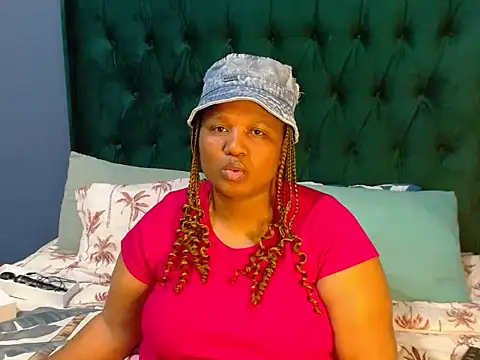 Snapshot of MISS_BLACKBERY chatting on June 17, 10:10 pm MISS BLACKBERY online show from June 17, 10:10 pm