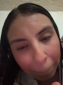 Snapshot of karisa02 chatting on June 17, 6:27 am karisa02 online show from June 17, 6:27 am