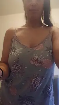Snapshot of girl_hot31 chatting on July 31, 3:28 am girl hot31 online show from July 31, 3:28 am