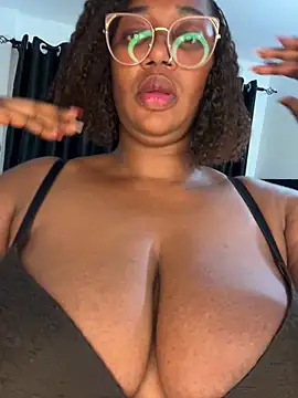 Snapshot of Honeylust26 chatting on June 18, 11:58 am Honeylust26 online show from June 18, 11:58 am