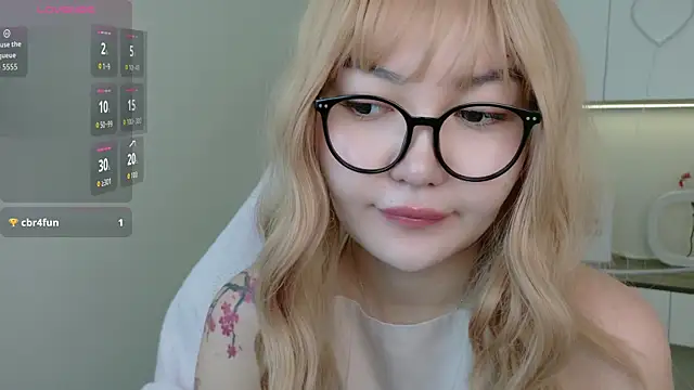 Snapshot of sakuraclover chatting on June 22, 4:42 am sakuraclover online show from June 22, 4:42 am