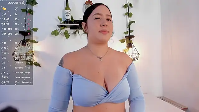Snapshot of aisha_duque_ chatting on June 25, 7:40 pm aisha duque online show from June 25, 7:40 pm