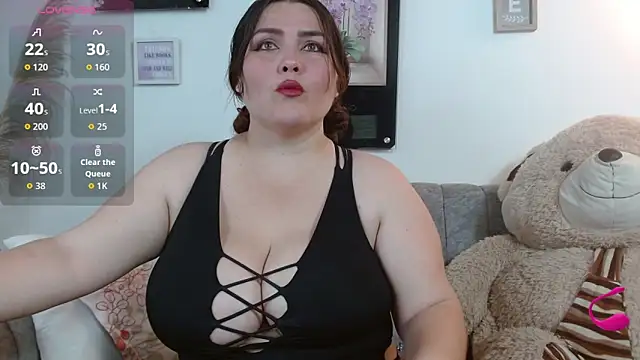 Snapshot of chantal_bigboobis chatting on June 17, 1:41 am chantal bigboobis online show from June 17, 1:41 am