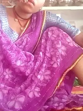 Snapshot of Hotbhabhiriya chatting on June 13, 10:02 am Hotbhabhiriya online show from June 13, 10:02 am