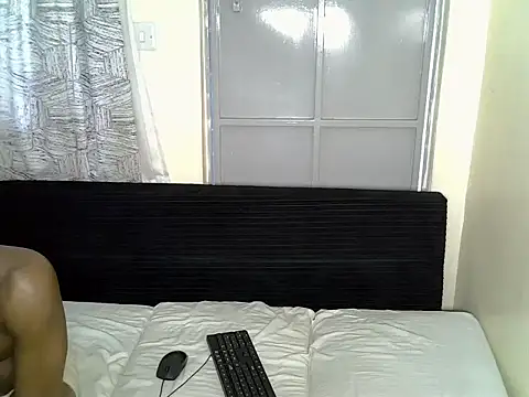 sassiejullie online show from July 30, 11:42 am