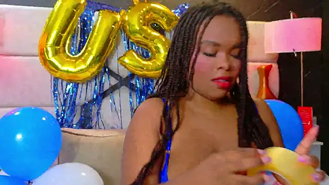 Snapshot of EbonyHenner chatting on July 4, 12:33 pm EbonyHenner online show from July 4, 12:33 pm