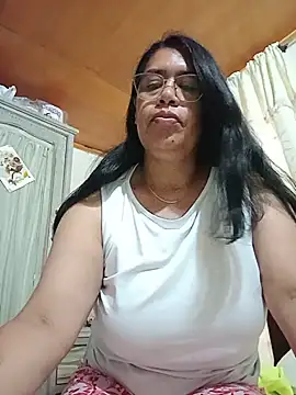 Snapshot of Emilif_ chatting on July 28, 3:54 pm Emilif online show from July 28, 3:54 pm