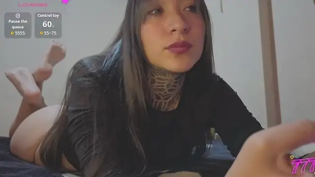 Snapshot of isasaenz_ chatting on July 14, 3:33 am isasaenz online show from July 14, 3:33 am