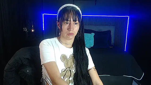 Snapshot of Sophia_w_ chatting on June 22, 1:30 pm Sophia w online show from June 22, 1:30 pm