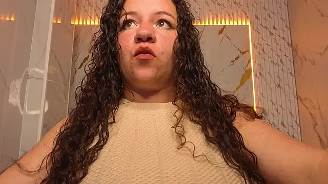 Snapshot of Cony_curly_b chatting on June 23, 3:04 am Cony curly b online show from June 23, 3:04 am
