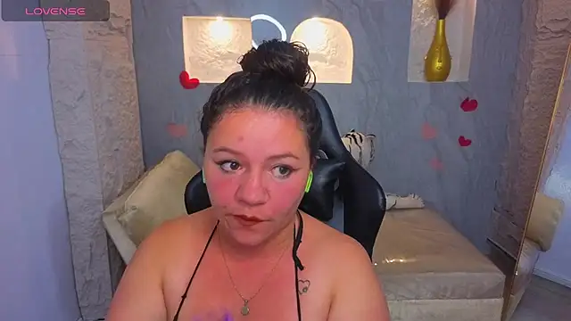Snapshot of Cony_curly_b chatting on July 24, 3:04 am Cony curly b online show from July 24, 3:04 am