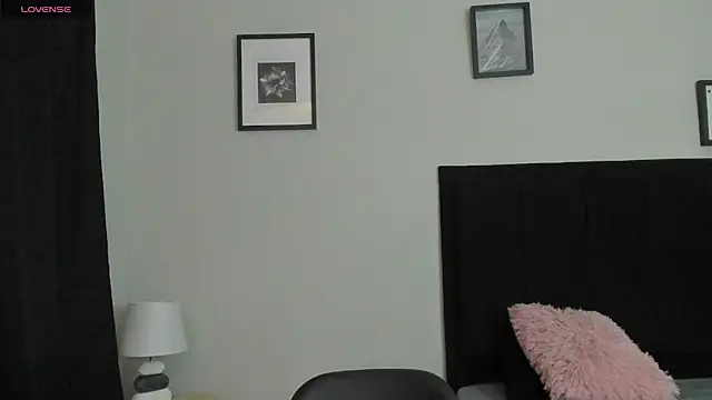 Snapshot of Sara_B chatting on June 28, 5:52 pm Sara B online show from June 28, 5:52 pm