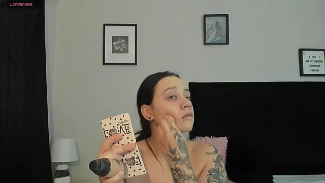 Snapshot of Sara_B chatting on July 18, 6:01 pm Sara B online show from July 18, 6:01 pm