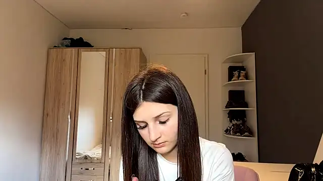 Snapshot of SpanishRooter chatting on June 14, 5:37 pm SpanishRooter online show from June 14, 5:37 pm