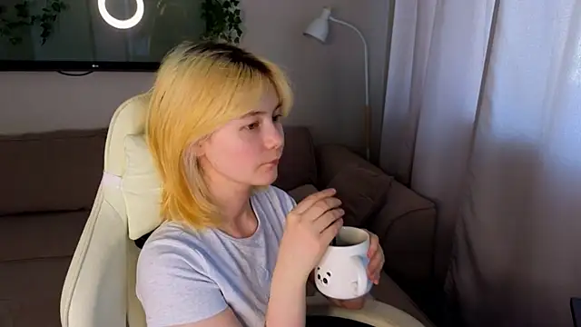 Snapshot of Emily_Miu chatting on June 21, 2:58 am Emily Miu online show from June 21, 2:58 am
