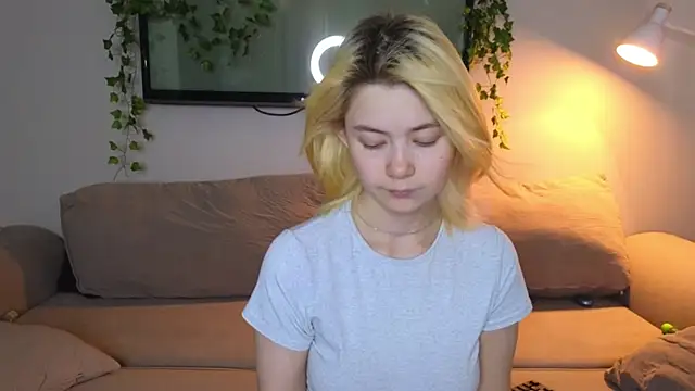 Snapshot of Emily_Miu chatting on July 14, 12:13 am Emily Miu online show from July 14, 12:13 am