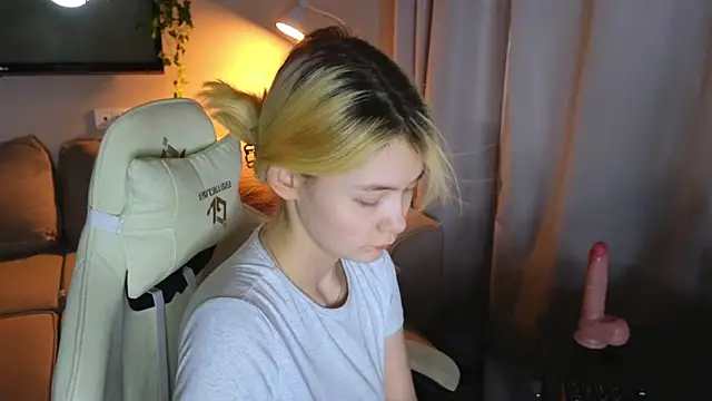 Snapshot of Emily_Miu chatting on July 21, 11:18 pm Emily Miu online show from July 21, 11:18 pm