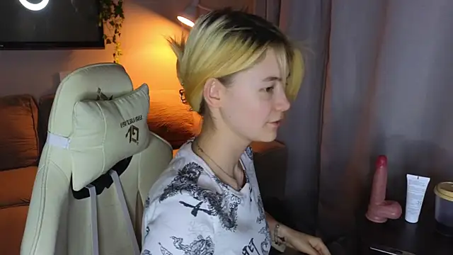 Snapshot of Emily_Miu chatting on July 25, 10:18 pm Emily Miu online show from July 25, 10:18 pm