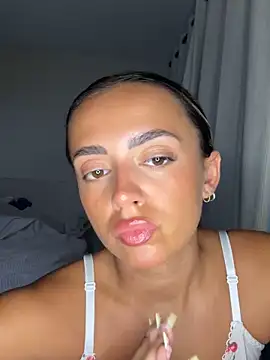 Snapshot of Harrietbronzex chatting on June 21, 8:33 pm Harrietbronzex online show from June 21, 8:33 pm