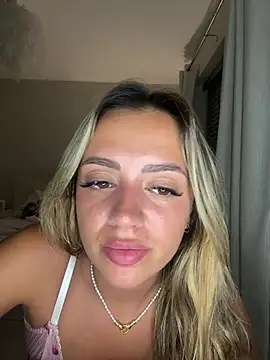 Snapshot of Harrietbronzex chatting on June 30, 10:22 pm Harrietbronzex online show from June 30, 10:22 pm