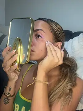 Snapshot of Harrietbronzex chatting on July 31, 12:15 pm Harrietbronzex online show from July 31, 12:15 pm