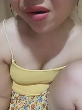 Snapshot of Emma-cutee chatting on July 1, 1:56 pm Emma-cutee online show from July 1, 1:56 pm