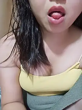 Snapshot of Emma-cutee chatting on July 8, 2:32 pm Emma-cutee online show from July 8, 2:32 pm