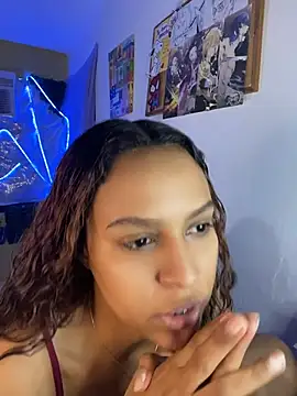 Snapshot of lunauzumaki chatting on July 2, 7:42 pm lunauzumaki online show from July 2, 7:42 pm