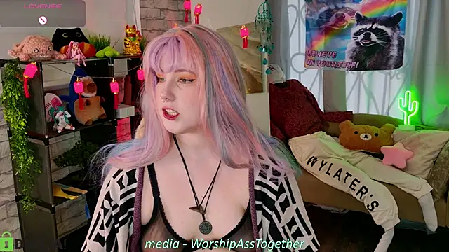 Snapshot of Candy-yeah chatting on July 10, 1:10 am Candy-yeah online show from July 10, 1:10 am