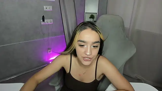 Snapshot of Barbara_Rogerss chatting on August 3, 9:04 am Barbara Rogerss online show from August 3, 9:04 am