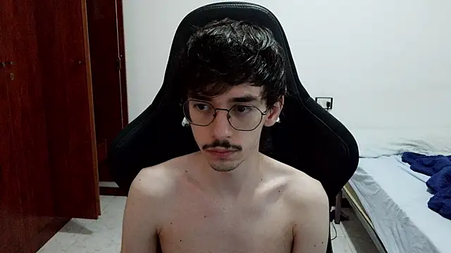 Snapshot of gabrielNovin17cm chatting on August 3, 9:48 am gabrielNovin17cm online show from August 3, 9:48 am