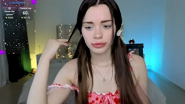 Snapshot of Little_cuti1e chatting on June 23, 10:02 am Little cuti1e online show from June 23, 10:02 am