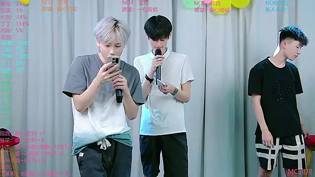 Snapshot of M-handsome-boy chatting on August 6, 11:12 am M-handsome-boy online show from August 6, 11:12 am