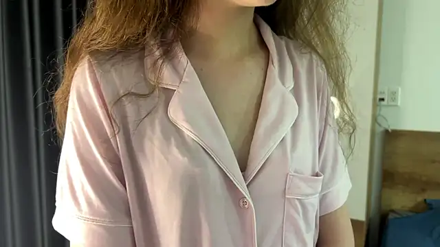 Snapshot of Ela_Wish chatting on June 22, 6:49 pm Ela Wish online show from June 22, 6:49 pm