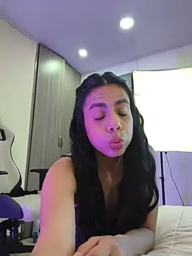 Snapshot of Jasmiinn_ chatting on July 5, 3:23 am Jasmiinn online show from July 5, 3:23 am