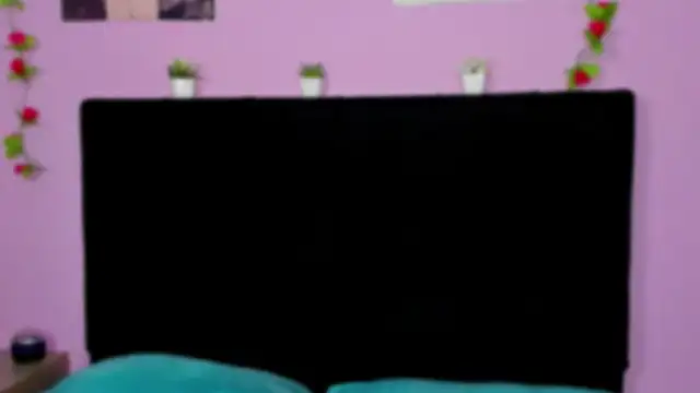 Snapshot of Makii_XOXO chatting on June 27, 11:43 pm Makii XOXO online show from June 27, 11:43 pm