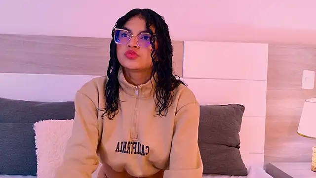 MelodyAlvarez online show from July 13, 11:35 am