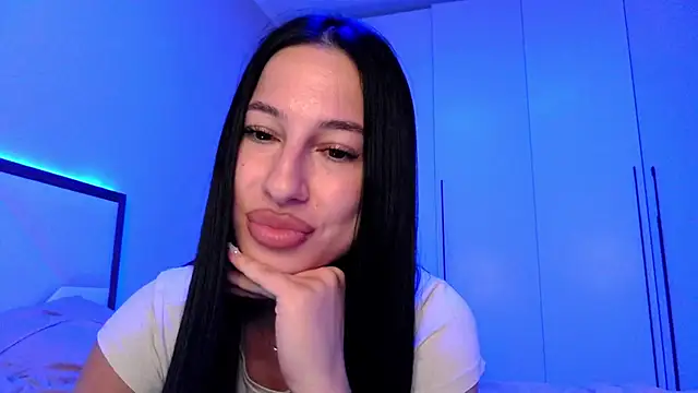 Snapshot of delly_llove chatting on June 17, 7:59 pm delly llove online show from June 17, 7:59 pm