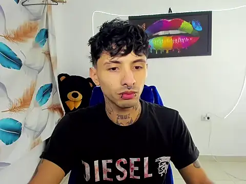 Snapshot of felix_mSqueen chatting on June 17, 2:14 am felix mSqueen online show from June 17, 2:14 am