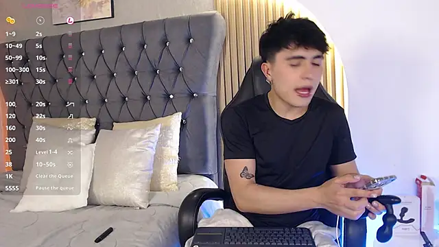 Snapshot of Tommy_Claks chatting on July 16, 8:15 pm Tommy Claks online show from July 16, 8:15 pm